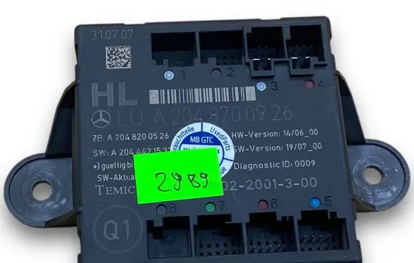 Mercedes-Benz C W205 Central body control module A2989 A2048700926