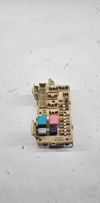 Toyota Avensis T250 Fuse module 8264105020 5331828118 07082313593502