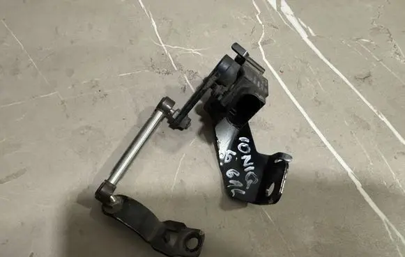 Hyundai IONIQ 6 Rear air suspension level height sensor 92195F5000