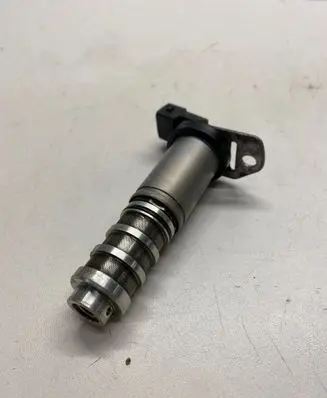 BMW 5 GT F07 Camshaft vanos timing valve 7585776