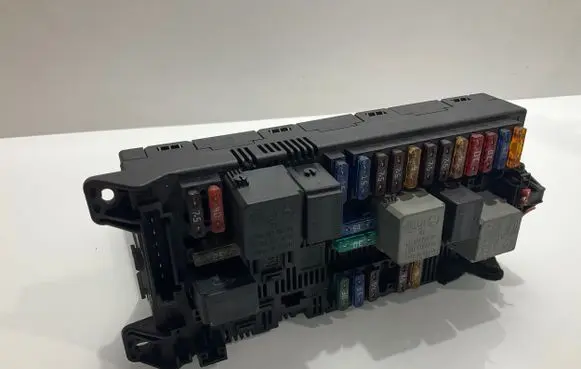 Mercedes-Benz E W211 Fuse module 2115453101 A2115453101