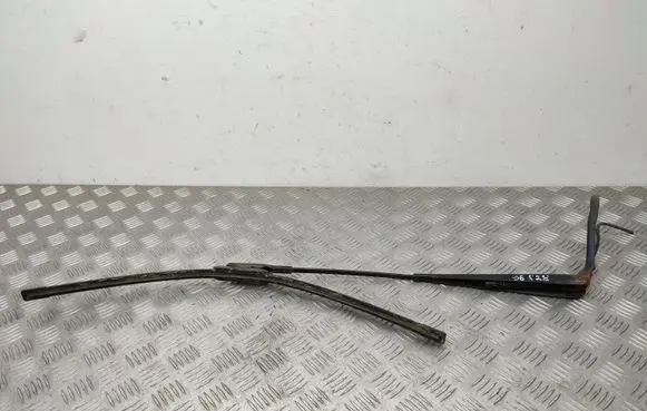 Mercedes-Benz Sprinter W906 Front wiper blade arm A90682006
