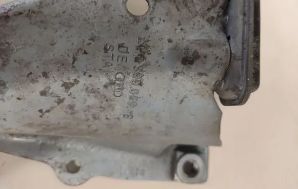 Audi A8 S8 D4 4H Engine mounting bracket 4G0399060B