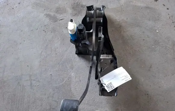 Volvo XC70 Brake pedal 31201791