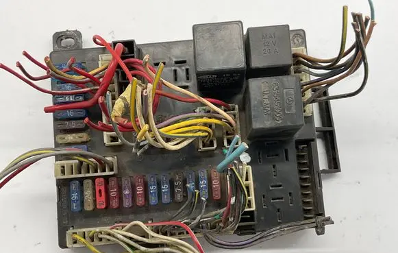 Mercedes-Benz 100 W631 Fuse box set 6315401373