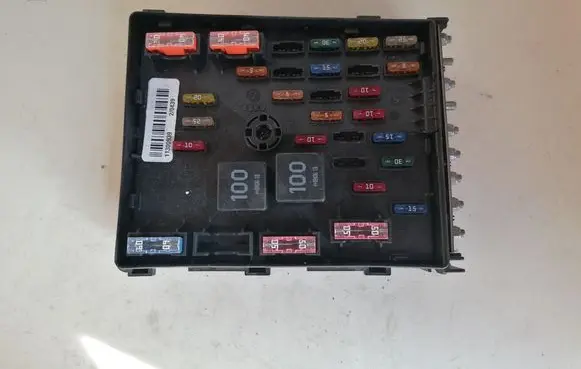 Volkswagen PASSAT B6 Fuse module 3C0937125
