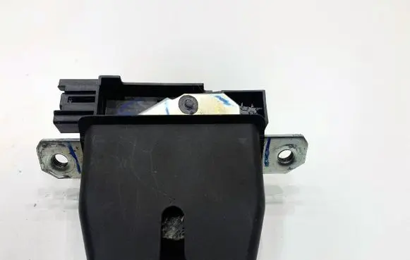 Tailgate exterior lock