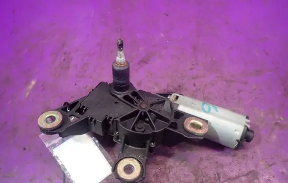 Volkswagen Golf IV Rear window wiper motor