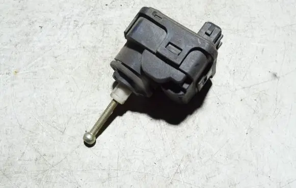 Volkswagen Golf III Headlight level adjustment motor 00728202