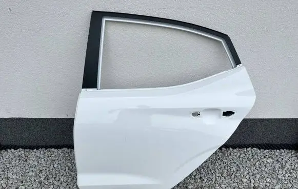 Hyundai i10 Rear door