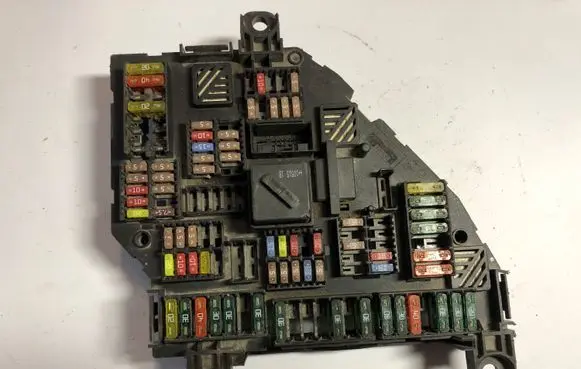 BMW 5 F10 F11 Fuse module 9234424 923442401 217033451F