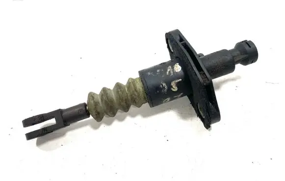 Saab 9-5 Clutch master cylinder 90578481