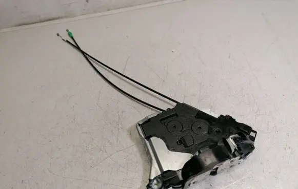 Toyota Yaris Front door lock