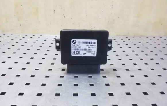 BMW 5 F10 F11 Hand brake control module 32620257 EB679908301