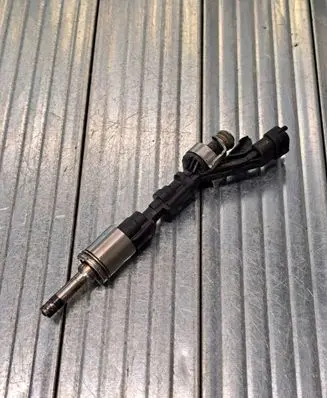 Ford Fiesta Fuel injector CJ5G9F593AB 07124