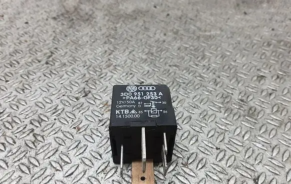 Volkswagen Touran I Other relay 3D0951253A