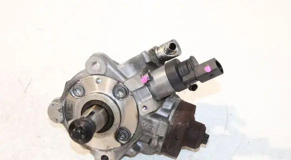 BMW 5 E60 E61 Fuel injection high pressure pump 7807495 0445010510