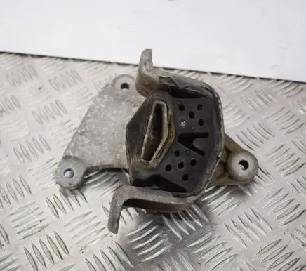 Volkswagen Transporter - Caravelle T5 Engine mount bracket