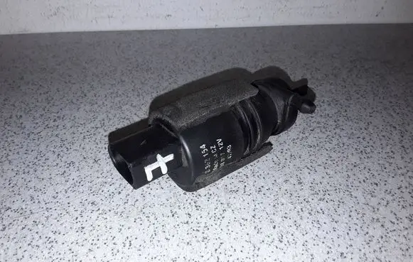 BMW 3 E46 Windscreen/windshield washer pump 8362154