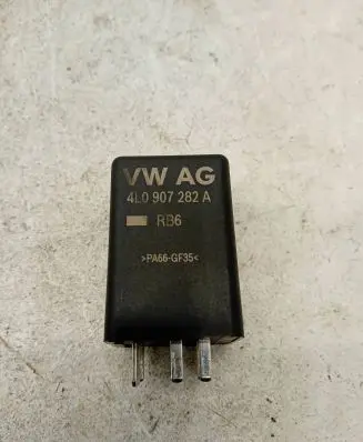 Volkswagen Touareg II Glow plug pre-heat relay 4L0907282A 0281003106