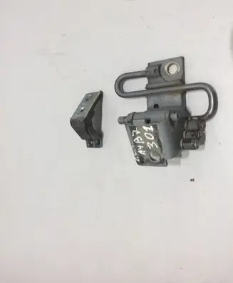 Audi A4 S4 B7 8E 8H Front door lower hinge 8E0831412B