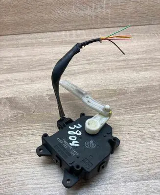 Toyota Prius (XW20) Air flap motor/actuator 0637007440 USED