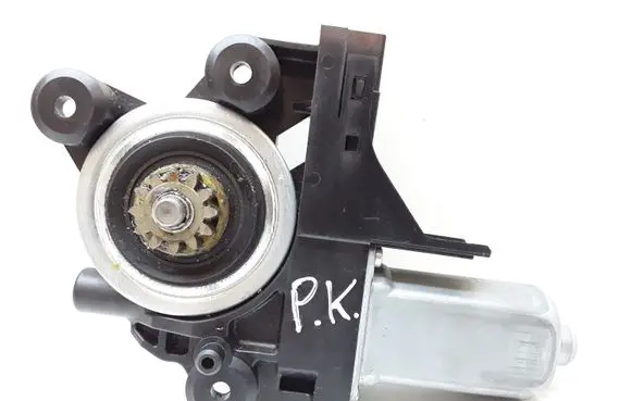 Volvo V70 Front door window regulator motor 970713101