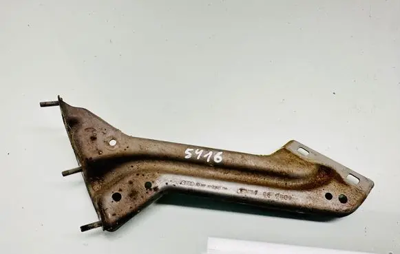 Audi Q5 SQ5 8R Fender mounting bracket 8R0821136