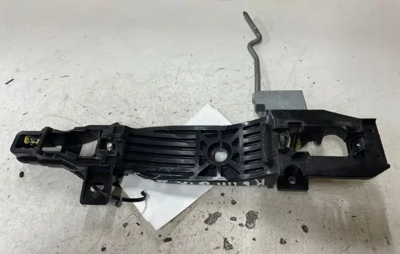 Rear door exterior handle/bracket
