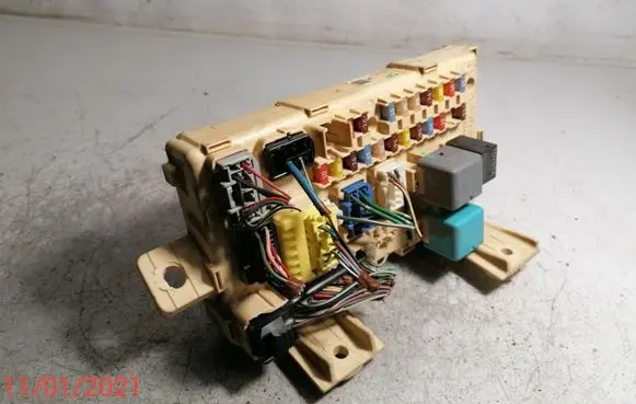 Toyota Avensis T250 Fuse module 82641CA010F