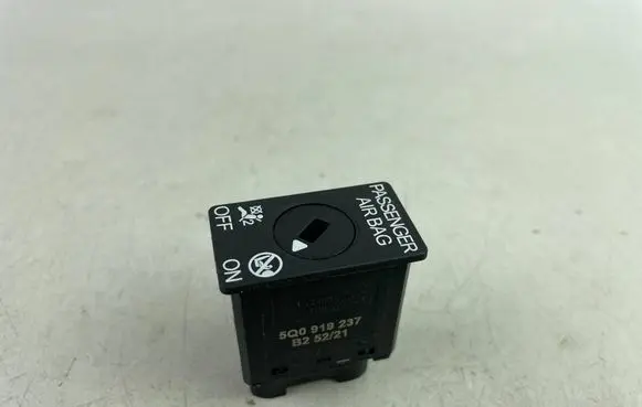 Volkswagen Golf VIII Passenger airbag on/off switch 5Q0919237