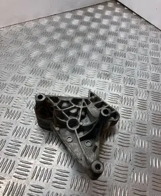 Volkswagen Golf V Engine mounting bracket 03G199207A