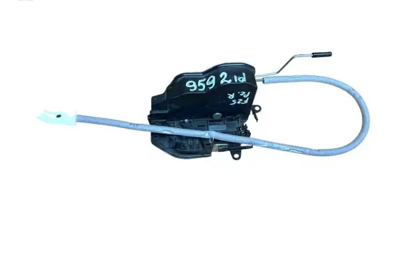 BMW X3 F25 Front door lock 7276668 A053702