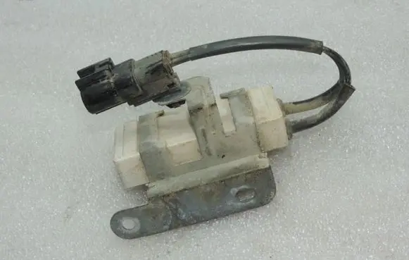 Toyota Yaris Coolant fan relay 8592852040