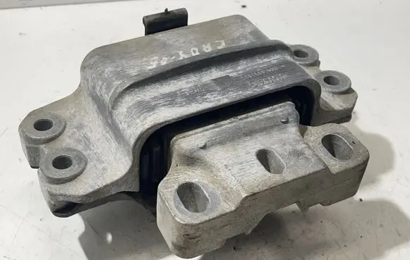 Volkswagen Caddy Engine mount bracket 1K0199555