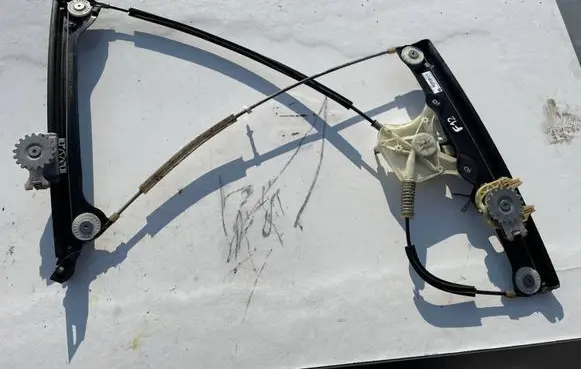 BMW 6 F12 F13 Front door window regulator with motor 7303786 97237001 00911259