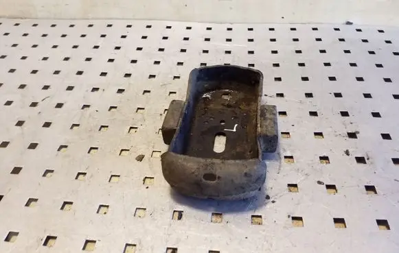 KIA Sorento Engine mounting bracket
