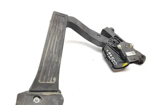 KIA Carens III Accelerator throttle pedal 351904A700 61593 130321