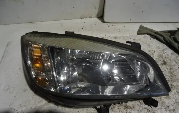 Opel Zafira A Headlight/headlamp 89100055