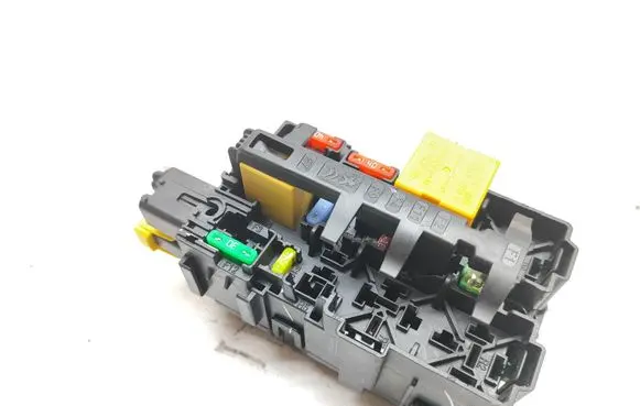 Peugeot 3008 II Fuse box set 9806192580 A006C801 MEFH2010EC0