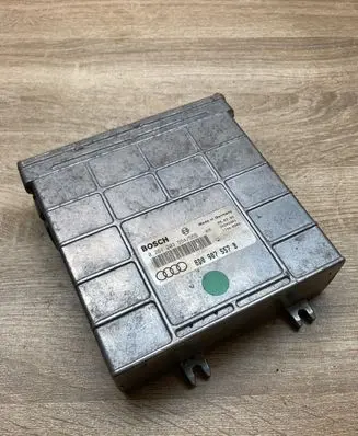 Audi A4 S4 B5 8D Engine control unit/module ECU 8D0907557B 0261203554