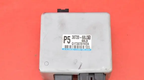 Suzuki Swift II Engine control unit/module ECU 38720-68LD1