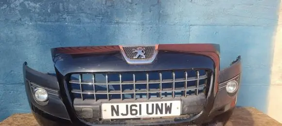 Peugeot 3008 I Front bumper 