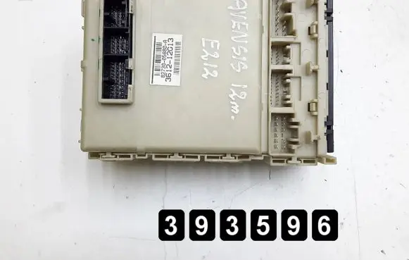 Toyota Avensis T270 Fuse module 8273005680a