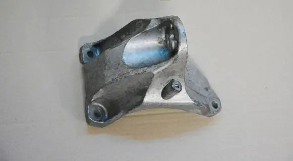 Volkswagen Touareg II Engine mount bracket 7L8199307E