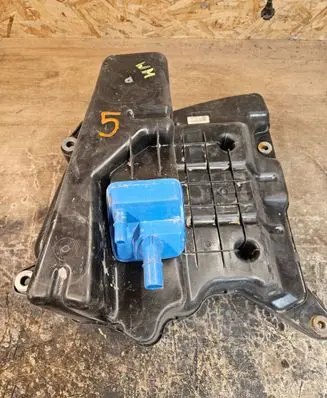 Audi A4 S4 B9 AdBlue liquid reservoir 8W0131878AM