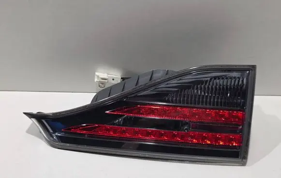 Tailgate rear/tail lights