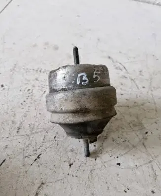 Volkswagen PASSAT B5 Engine mount bracket