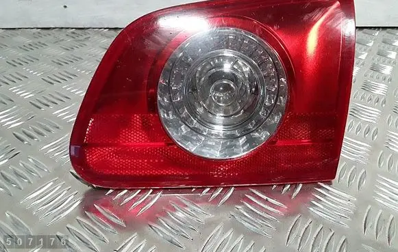 Tailgate rear/tail lights