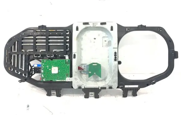 Mercedes-Benz ML W164 Aerial antenna amplifier A2518202275 28024813 06T145